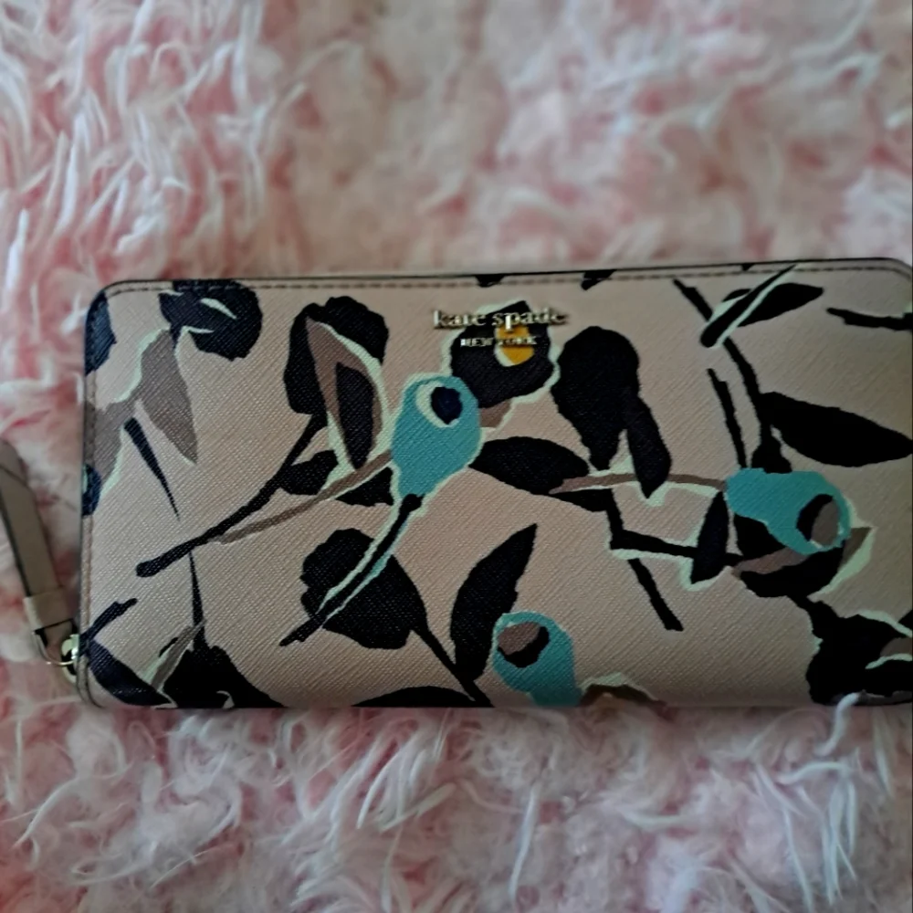 Kate Spade EUC++ Floral Long Zip Wallet (W39) - Picture 1 of 6